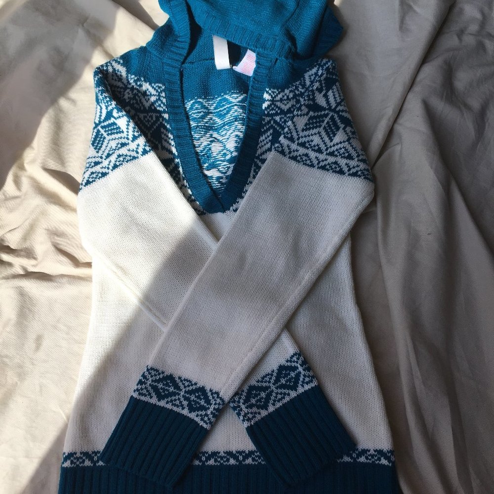 WOMENS KNIT SWEATER SIZE 4 BLUE AND WHITE